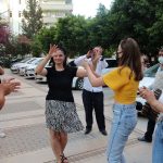 2-yil-sonra-bosanma-davasini-kazaninca-davul-zurnayla-kutladi1