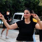 2-yil-sonra-bosanma-davasini-kazaninca-davul-zurnayla-kutladi3