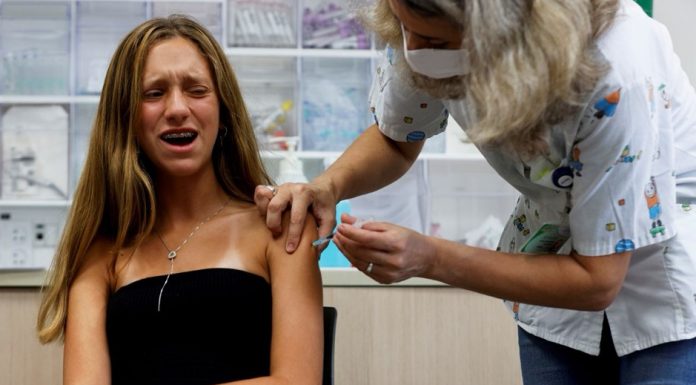 İsrail: Üç doz BioNTech ilk iki doz aşıdan daha çok koruma sağlıyor