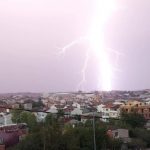 İSTANBUL’DA BEKLENEN YAĞIŞ BAŞLADI YAĞIŞ ÖNCESİ ÇAKAN ŞİMŞEKLER GECEYİ AYDINLATTI