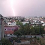 İSTANBUL’DA BEKLENEN YAĞIŞ BAŞLADI YAĞIŞ ÖNCESİ ÇAKAN ŞİMŞEKLER GECEYİ AYDINLATTI