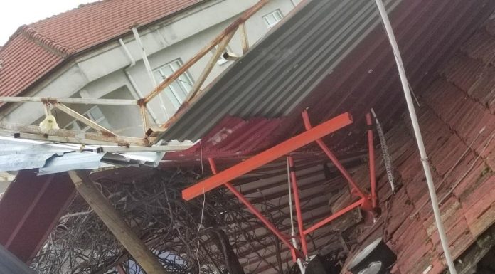 İstanbul’da lodosun yol açtığı can kaybı 2’ye yükseldi.