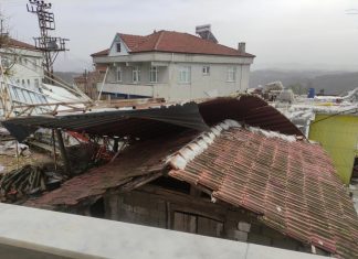 Lodos ve şiddetli rüzgar yüzünden Türkiye’de yaralanmalar meydana geldi; gemi karaya oturdu, çatılar uçtu, ağaçlar devrildi!