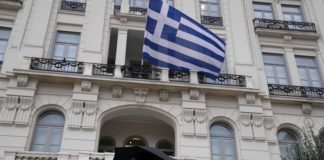 Komşuda durum vahim: Vaka sayısı rekor kırdı!