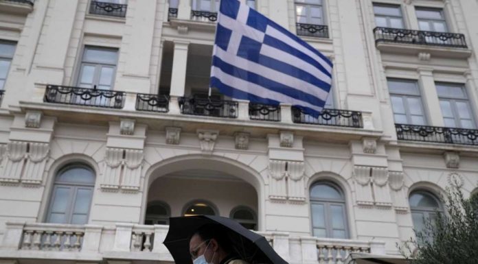 Komşuda durum vahim: Vaka sayısı rekor kırdı!