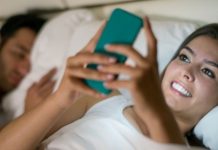 ‘Evli kadının gece yarısı başka bir erkeğe mesaj atması, Sadakatsizlik’