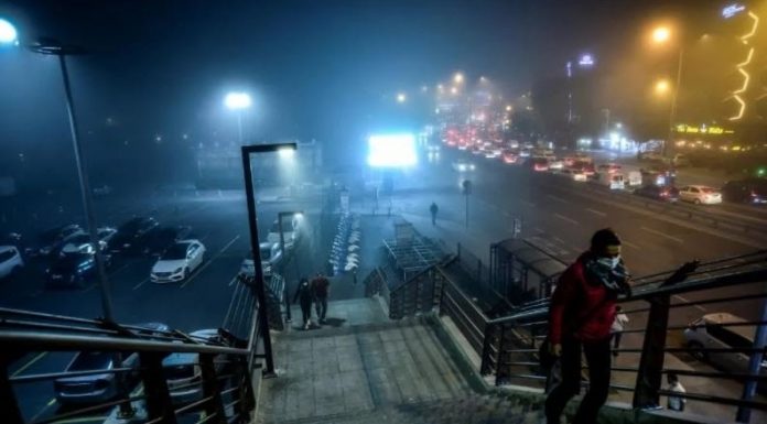 Beklenen sis İstanbul’da etkili olmaya devam ediyor