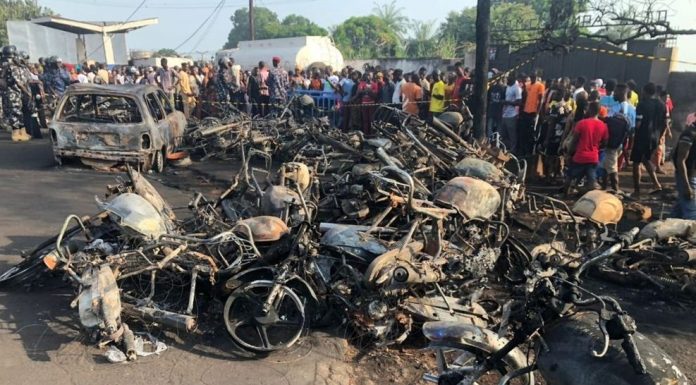 Sierra Leone’de bir petrol tankerinin patlaması sonucu en az 99 kişi öldü; 100’ü aşkın yaralı var.