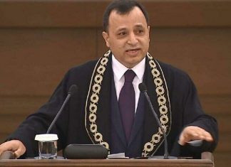 “Cübbeyle siyaset olmaz ancak cübbesiz yargılama da olmaz.”