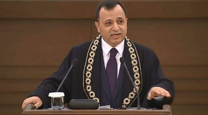 “Cübbeyle siyaset olmaz ancak cübbesiz yargılama da olmaz.”