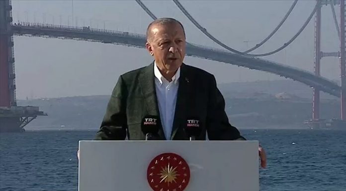 Erdoğan, ana muhalefetin Kanal İstanbul ihalesine girecek ülkeleri tehdit etmesinin cehalet olduğunu söyledi.