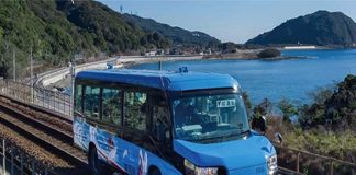 Japon işi; hem yolda hem tren rayında hareket edebilen araç!