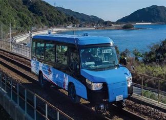 Japon işi; hem yolda hem tren rayında hareket edebilen araç!