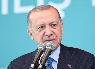 “Bizler gençlerimizi geleceğe hazırlamak için çalışıyoruz. Gençlerimiz çok farklı alanlardaki başarılarıyla bizi gururlandırıyor.”