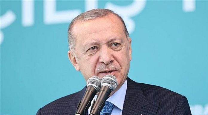 “Bizler gençlerimizi geleceğe hazırlamak için çalışıyoruz. Gençlerimiz çok farklı alanlardaki başarılarıyla bizi gururlandırıyor.”