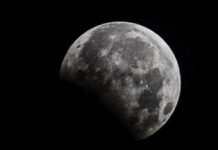 Üç saatten fazla sürecek son 580 yılın en uzun Ay tutulması başladı