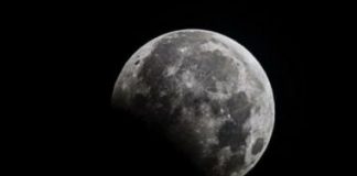 Üç saatten fazla sürecek son 580 yılın en uzun Ay tutulması başladı