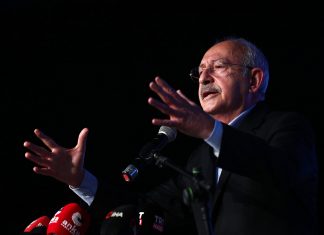 Kılıçdaroğlu, Hükümetten, 6 maddelik taleplerininin uygulanmasını; Marketlerden de 10 ürüne, zam yapmamalarını istedi.