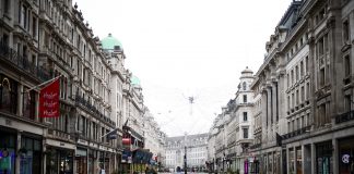 20 günlük sokağa çıkma yasağı başladı; Avusturya COVID-19 salgını ile mücadele kapsamında tam kapandı.