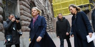 O ülkede ilk kez bir kadın başbakanı oldu!