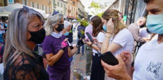 Hollanda’da kısmi sokağa çıkma yasağı; Zorunlu haller dışında evden çalışma teşvik edilecek.