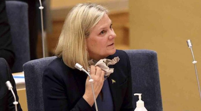 Başbakanlığı 7 saat sürdü. İsveç’in ilk kadın başbakanı göreve geldikten 7 saatler sonra istifa etti