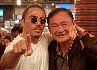 Komünist Bakan’a,Nusret, elleriyle 1.957 dolarlık altın kaplama biftek yedirdi!