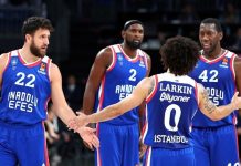 Anadolu Efes, UNICS Kazan deplasmanında