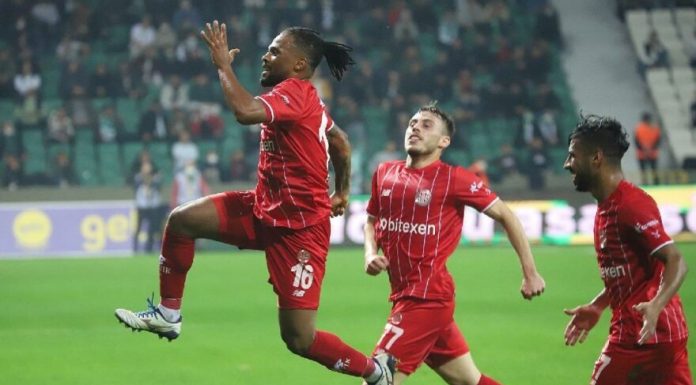 Kritik maçta gülen taraf Antalyaspor oldu. Giresunspor: 1 Antalyaspor: 2