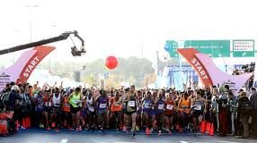 Renkli görüntülere sahne olan 43. İstanbul Maratonu’nundan objektiflere takılanlar