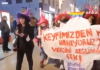 ‘% 18 vergi tepkisi’ İzmir’de hijyenik pedlerden alınan vergiler protesto edildi