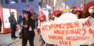 ‘% 18 vergi tepkisi’ İzmir’de hijyenik pedlerden alınan vergiler protesto edildi