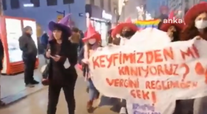 ‘% 18 vergi tepkisi’ İzmir’de hijyenik pedlerden alınan vergiler protesto edildi