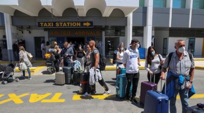 Omicron, artık yanıbaşımzda; Yunanistan’ın Girit Adası’nda ilk kez virüse rastlandı!