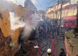 İzmir’de yangın dehşeti: 3 çocuk hayatını kaybetti