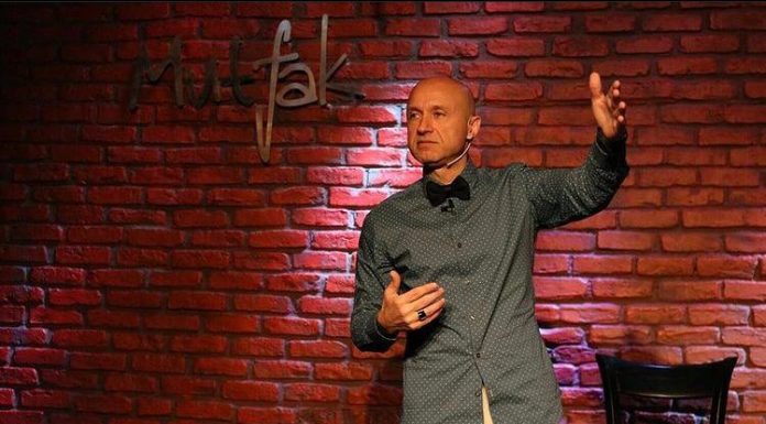 Arkadaşımız Atay BARBUROĞLU, Oyuncu, TV ve Radyo sunucusu Suat Güzey ile bir söyleşi gerçekleştirdi.