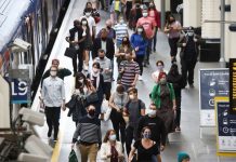 İngiltere diken üstünde; Yeni kısıtlamalar ve evde çalışma önerisi…