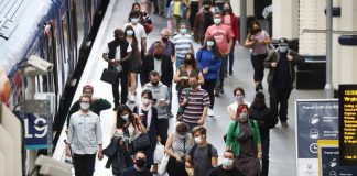 İngiltere diken üstünde; Yeni kısıtlamalar ve evde çalışma önerisi…