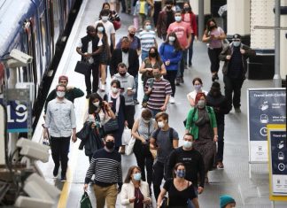 İngiltere diken üstünde; Yeni kısıtlamalar ve evde çalışma önerisi…