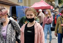 Polonya’da, eğitim kurumlarında uzaktan eğitime geçilecek; 3 meslek grubu zorunlu aşıya tabi olacak.