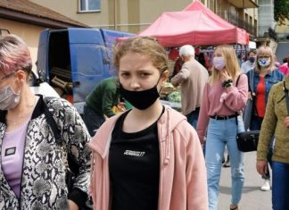 Polonya’da, eğitim kurumlarında uzaktan eğitime geçilecek; 3 meslek grubu zorunlu aşıya tabi olacak.