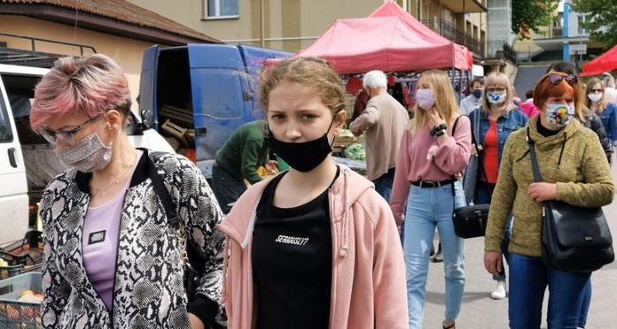 Polonya’da, eğitim kurumlarında uzaktan eğitime geçilecek; 3 meslek grubu zorunlu aşıya tabi olacak.
