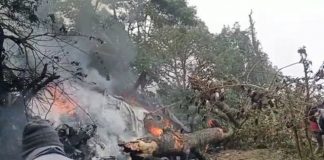 Hindistan Genelkurmay Başkanı’nı taşıyan helikopter düştü; Genelkurmay Başkanı hayatını kaybetti.