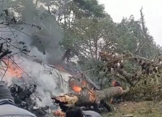 Hindistan Genelkurmay Başkanı’nı taşıyan helikopter düştü; Genelkurmay Başkanı hayatını kaybetti.