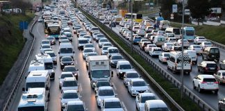 Motorlu Taşıtlar Vergisi’nin (MTV) yeni yılda yüzde 25 olarak uygulanmasına ilişkin Cumhurbaşkanı Kararı Resmî Gazete’de yayımlandı.