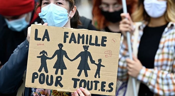 AB Adalet Divanı karar verdi: Eşcinsel ebeveynler ve çocukları aile olarak kabul edilecek