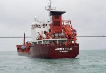 İstanbul Boğazı, tanker arızası nedeniyle gemi trafiğine kapatıldı.