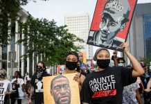 Eski polis memuru Derek Chauvin, Floyd’un ölümüyle ilgili federal suçlamaları kabul etti.