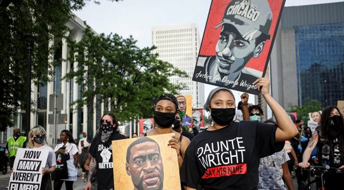 Eski polis memuru Derek Chauvin, Floyd’un ölümüyle ilgili federal suçlamaları kabul etti.