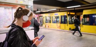 Almanya; Futbol maçları seyircisiz oynanacak, kültürel ve benzeri etkinlikler seyirci olmadan gerçekleştirilecek.